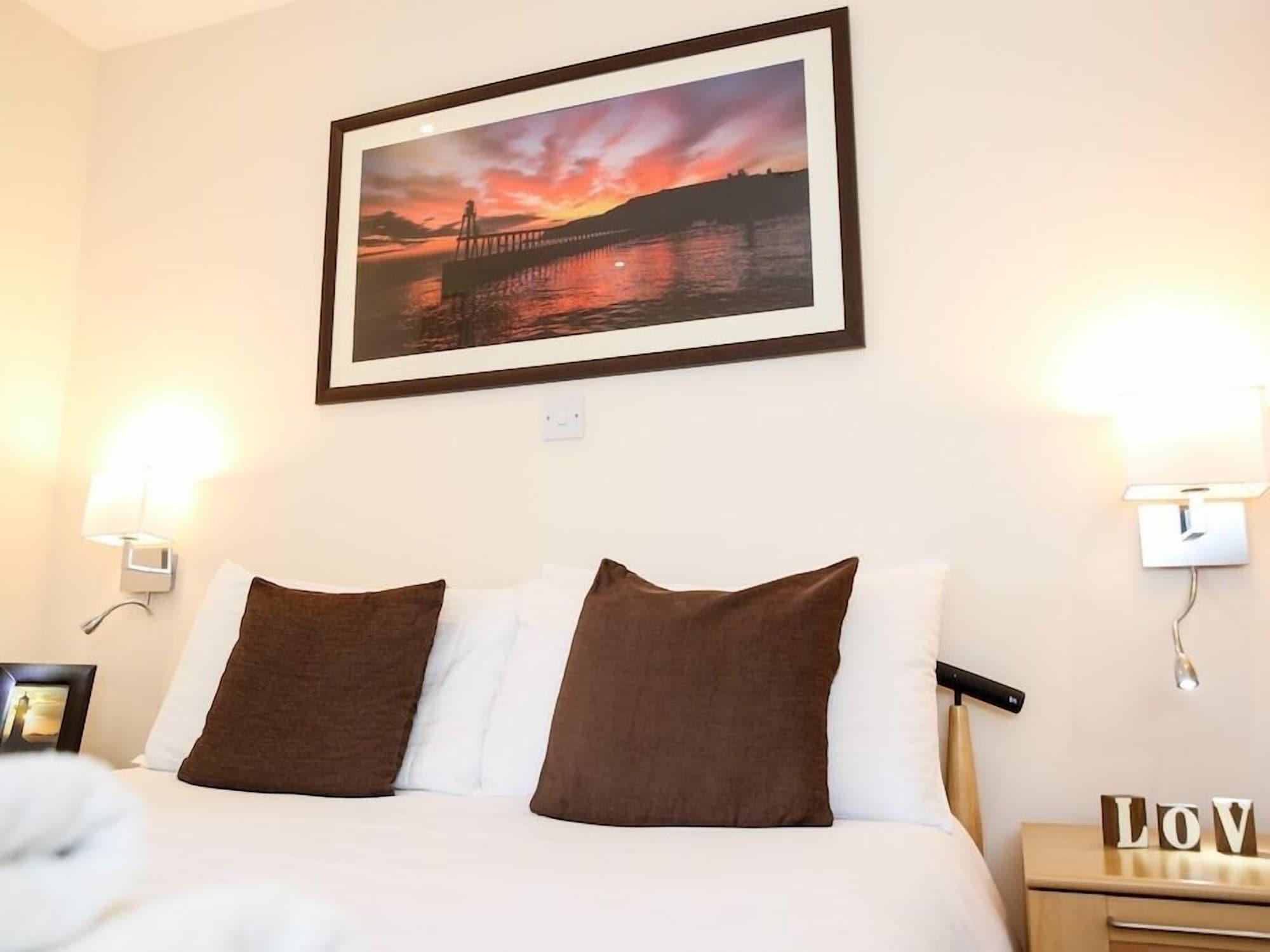 Riviera Guesthouse วิทบี ภายนอก รูปภาพ