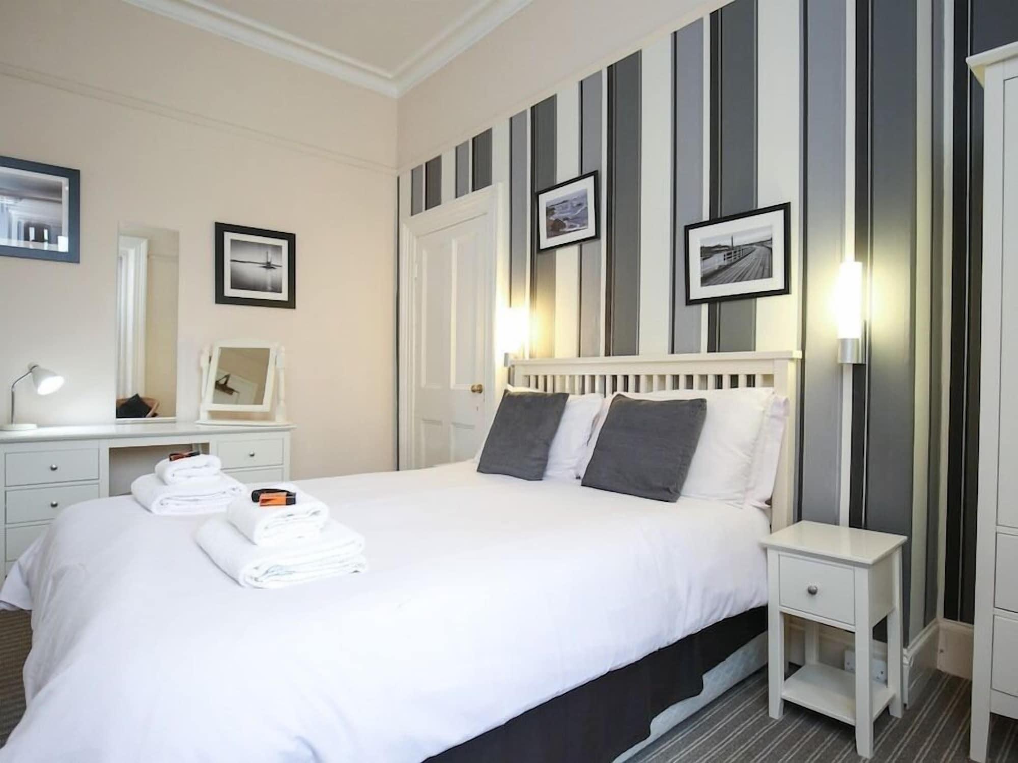 Riviera Guesthouse วิทบี ภายนอก รูปภาพ